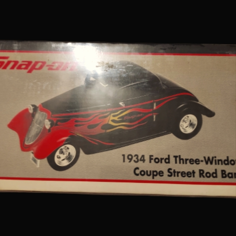 Dis cast car